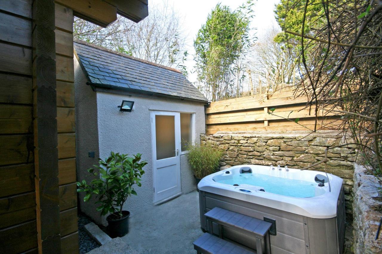 Yealm Cabin Self Catering Log Cabin In Devon With Hot Tub Plymouth Exterior foto