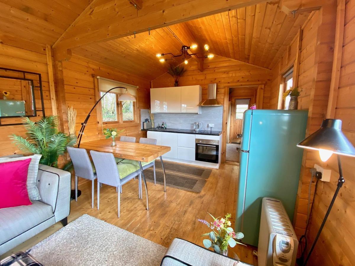 Yealm Cabin Self Catering Log Cabin In Devon With Hot Tub Plymouth Exterior foto