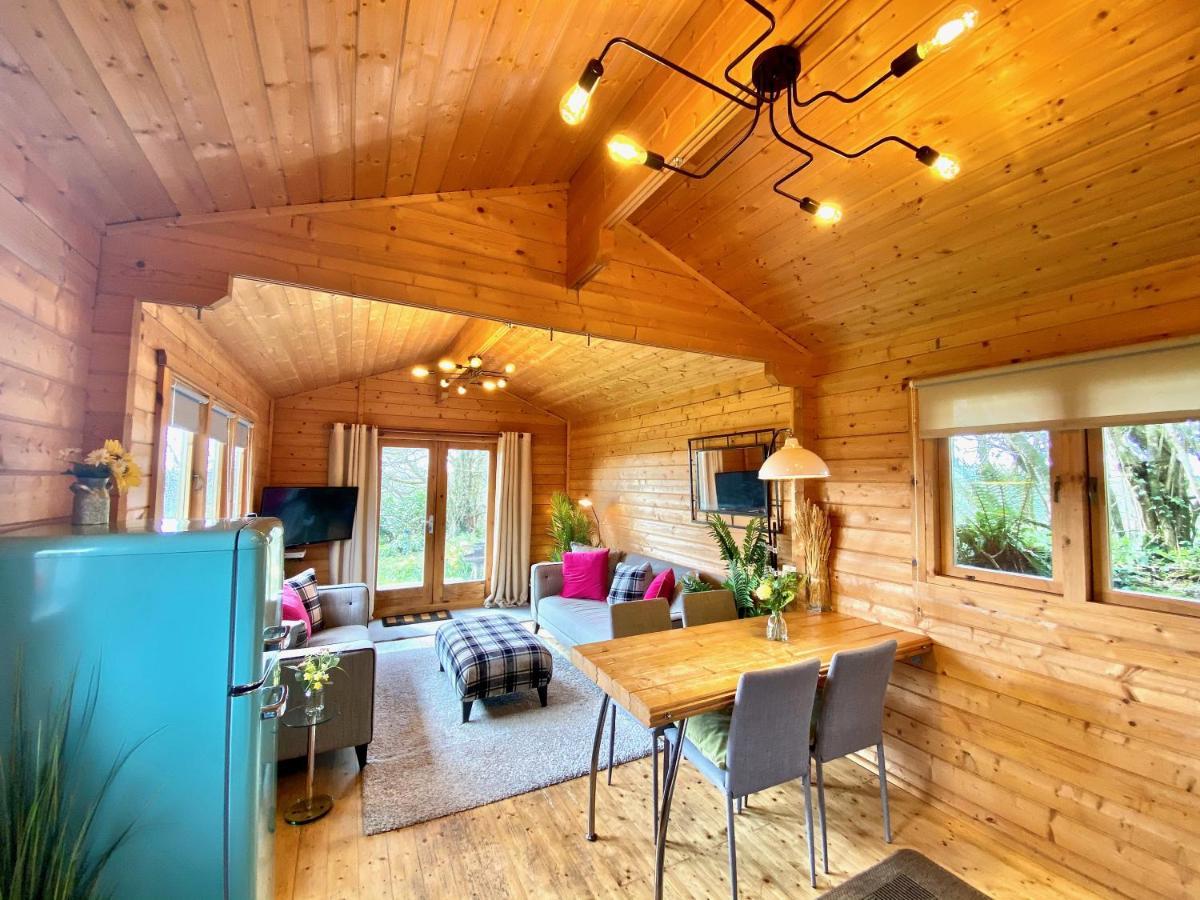 Yealm Cabin Self Catering Log Cabin In Devon With Hot Tub Plymouth Exterior foto
