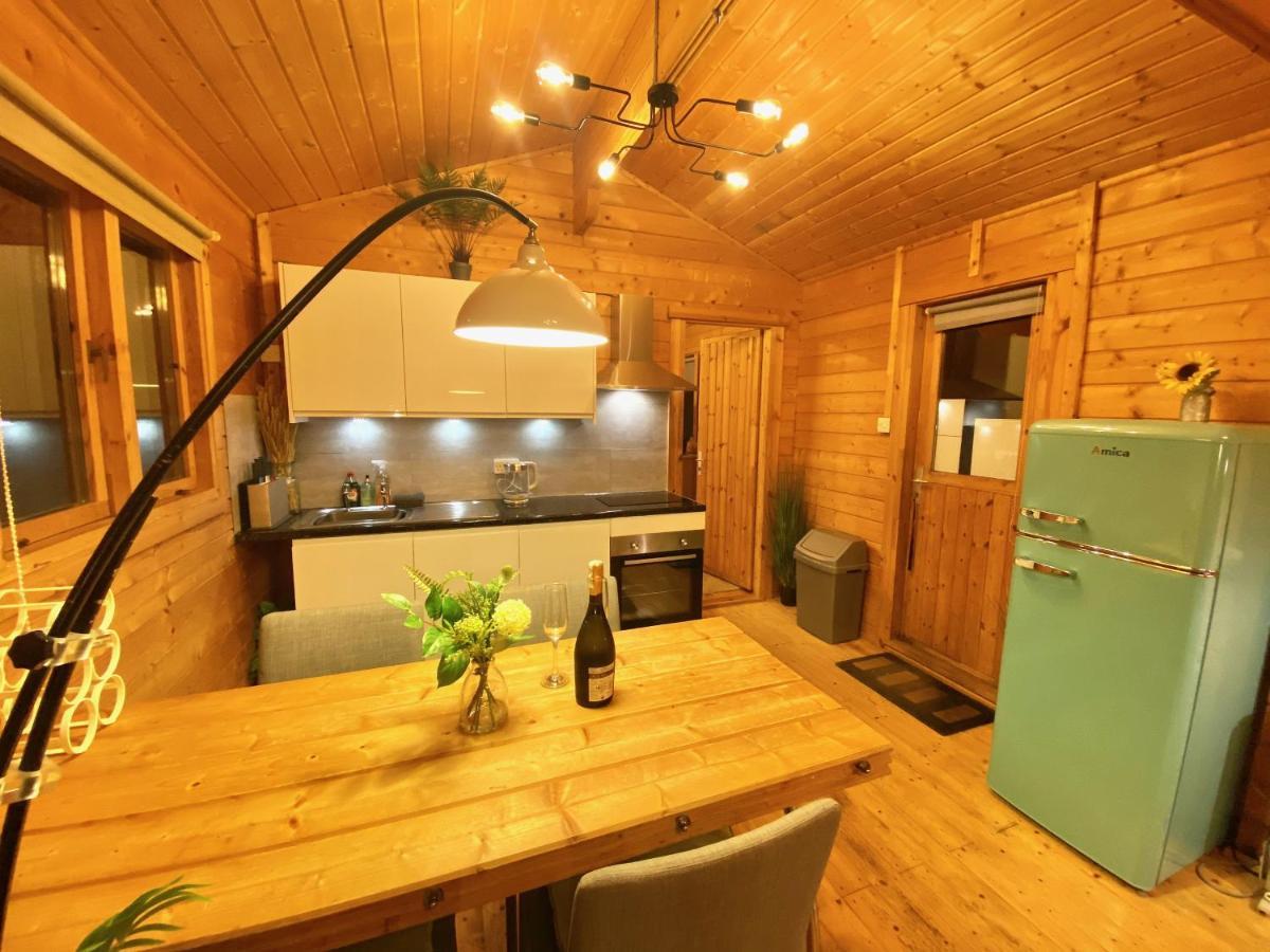 Yealm Cabin Self Catering Log Cabin In Devon With Hot Tub Plymouth Exterior foto