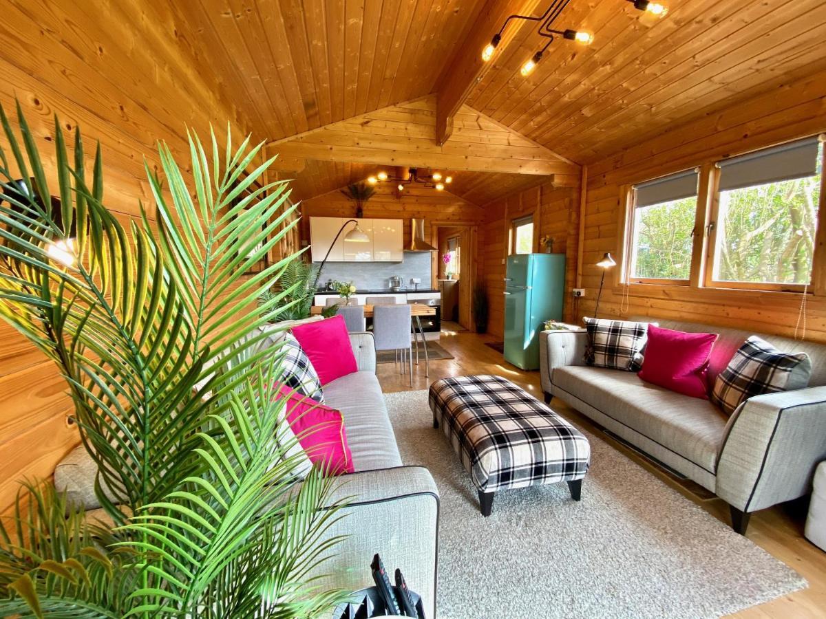 Yealm Cabin Self Catering Log Cabin In Devon With Hot Tub Plymouth Exterior foto