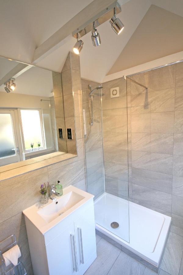 Yealm Cabin Self Catering Log Cabin In Devon With Hot Tub Plymouth Exterior foto