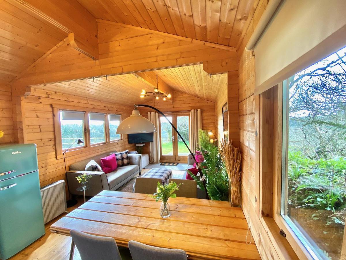 Yealm Cabin Self Catering Log Cabin In Devon With Hot Tub Plymouth Exterior foto