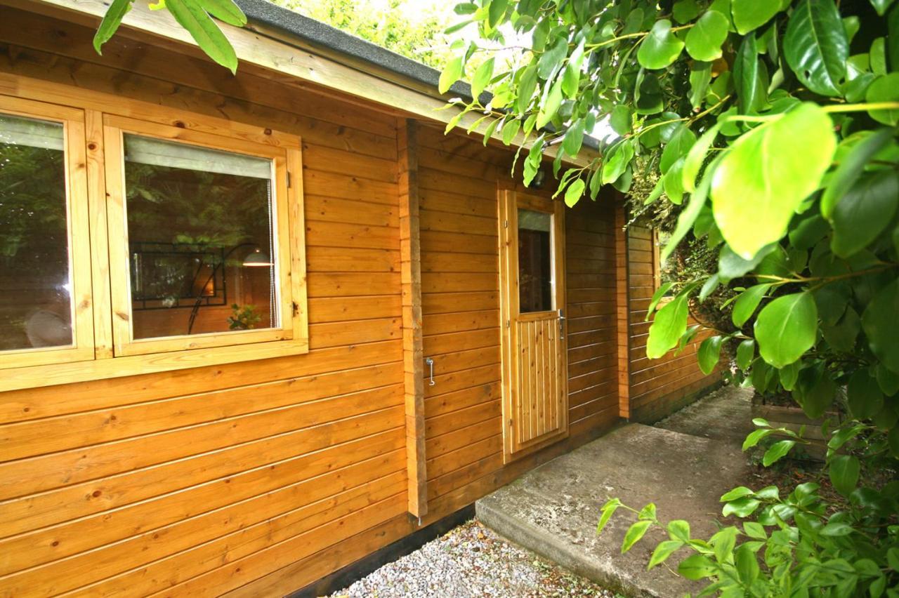Yealm Cabin Self Catering Log Cabin In Devon With Hot Tub Plymouth Exterior foto